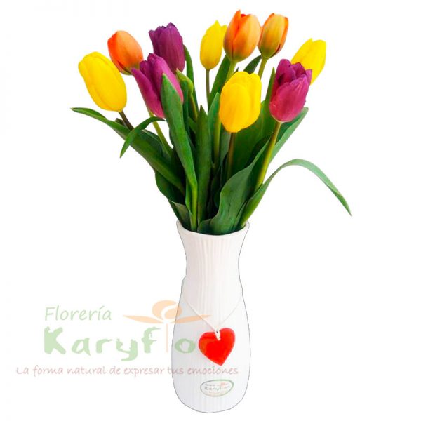 10 tulipanes en florero blanco y detalle corazon en cerámica, incluye tarjeta de dedicatoria Pueden adicionarles chocolates ingresando a opcion REGALOS en la parte superior de la Pag. web